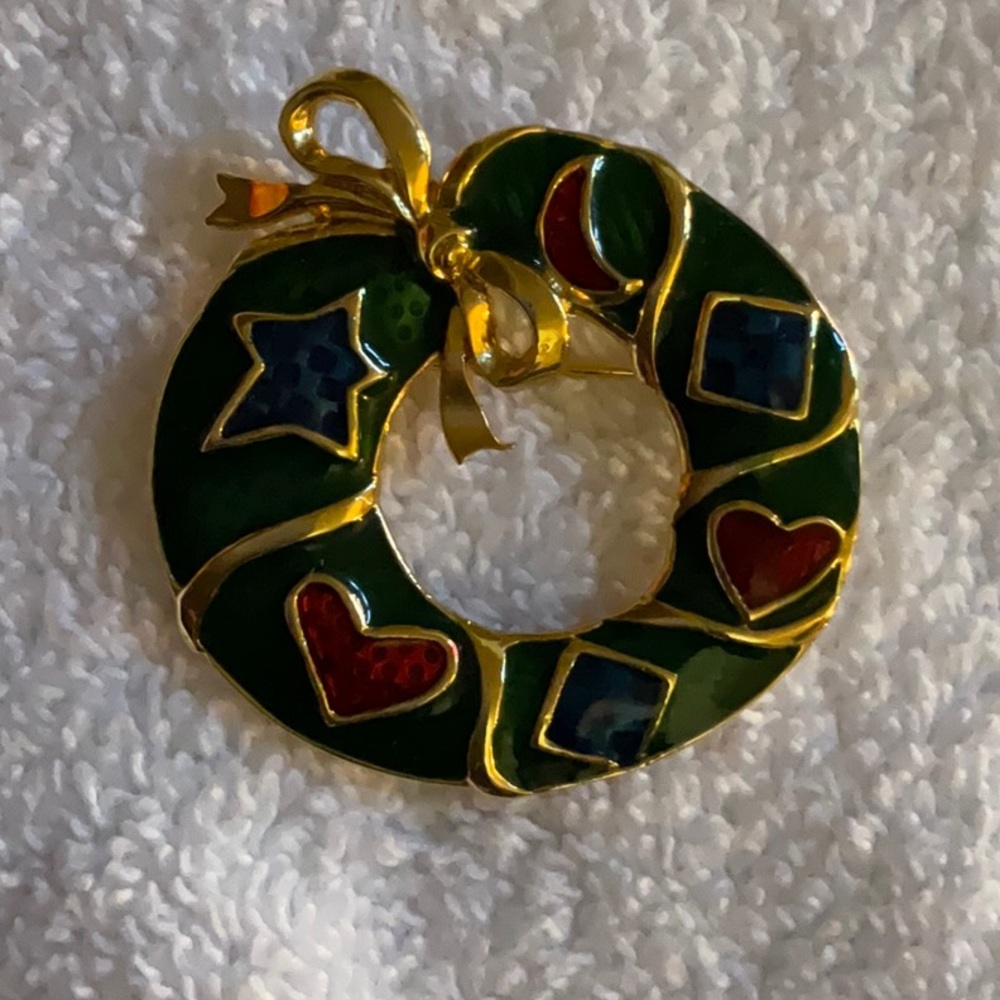 Christmas wreath pin